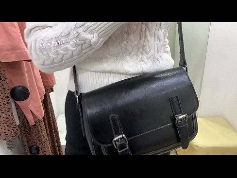 ❤️ Javna masturbacija mlade kujice FeralBerry s dildom u sobi za mjerenje ️❌ Porno na hr.sex78.ru